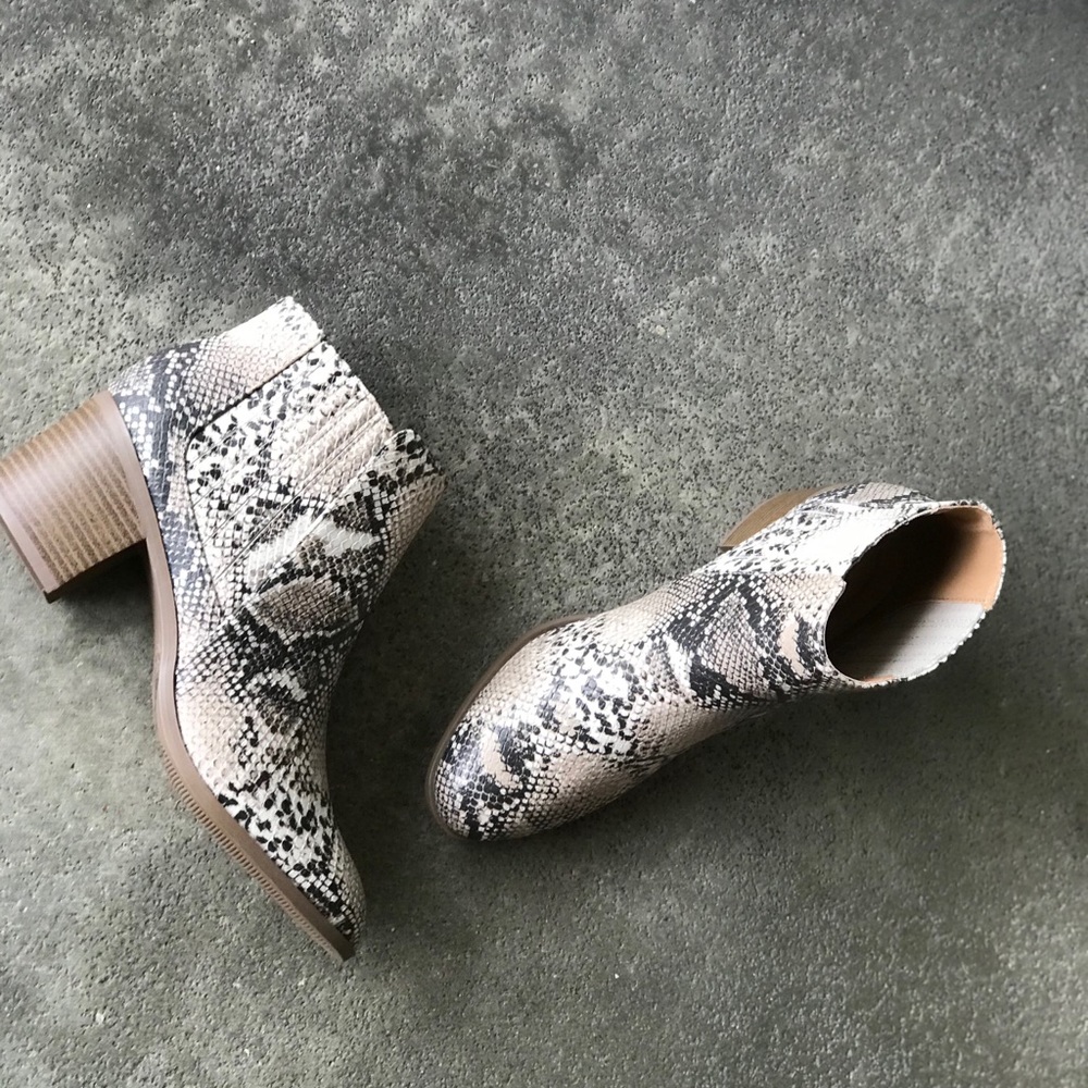 Qupid Topanga Black & White Python Snake Bootie - Picture 5 of 8